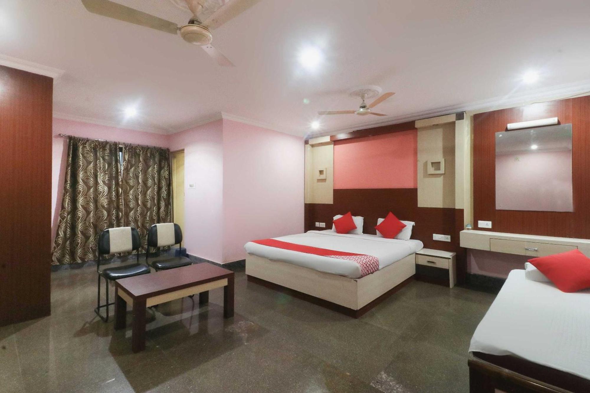 OYO 49639 Nirmala Residency Otel Bhubaneswar Dış mekan fotoğraf